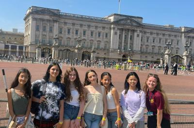 Group of teenage girls in front of Buckingham Palace while on a trip with XUK Camps